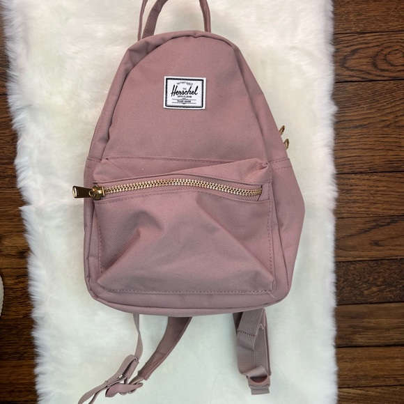 ash rose herschel backpack gold zipper Wesbrook  Supply Co. USA Grab and go with dual top carry handles Herschel Supply Co. Pop Quiz